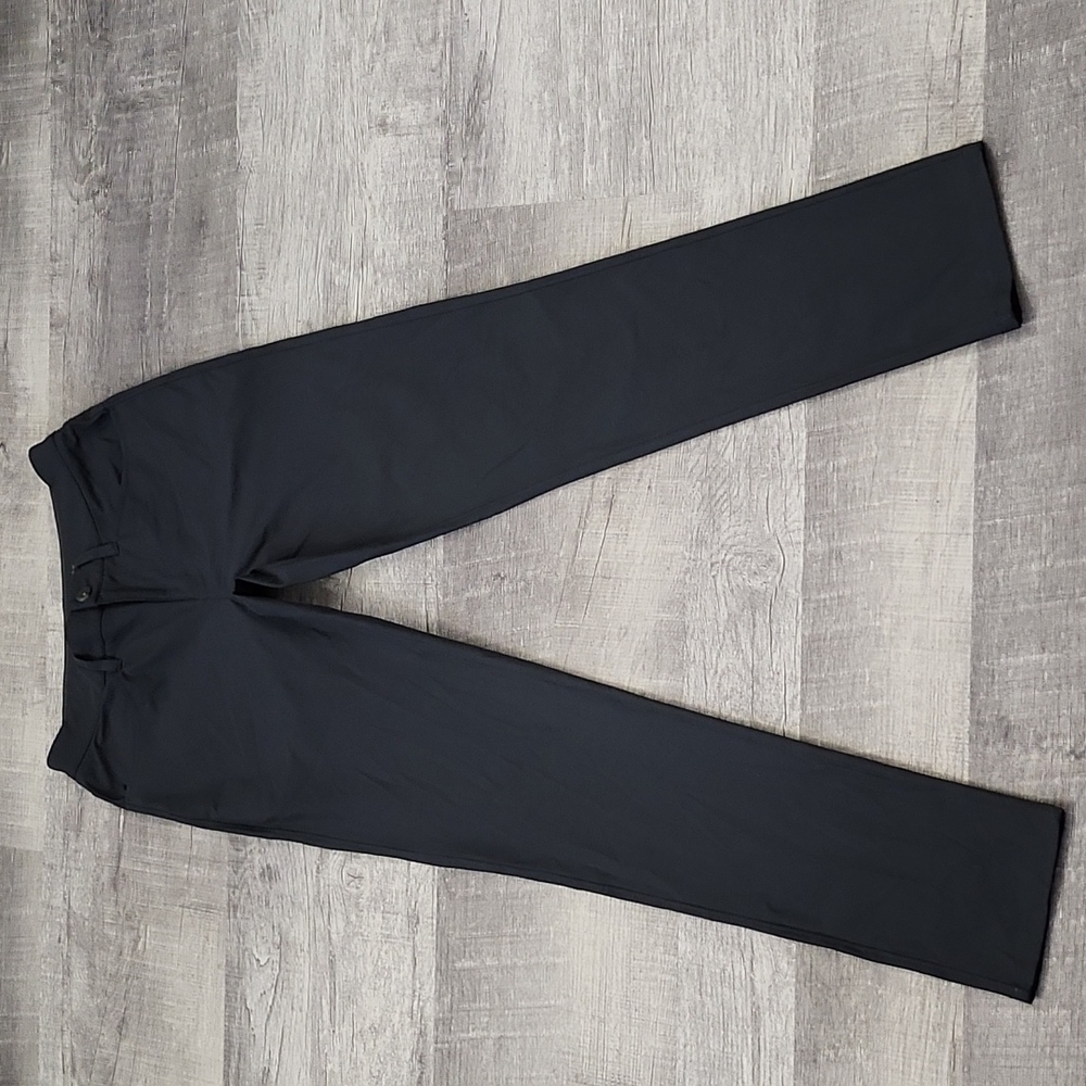 Vuori Meta excellent condition - Charcoal. Tag is missing. 28x30?